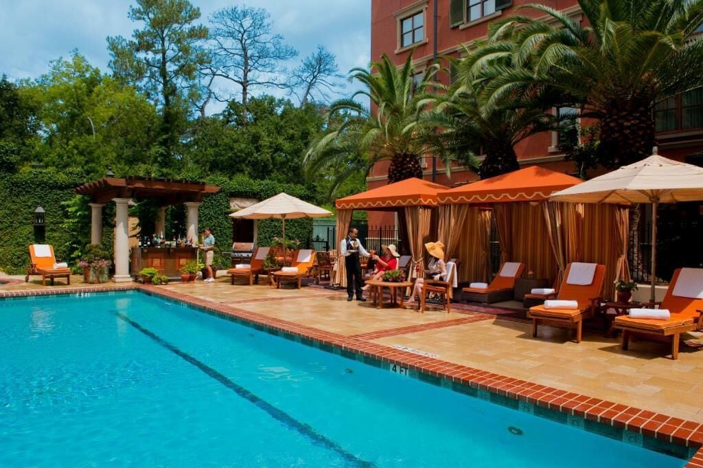 Utendørsbasseng, bassengtelt (inkludert) og bassengparasoller