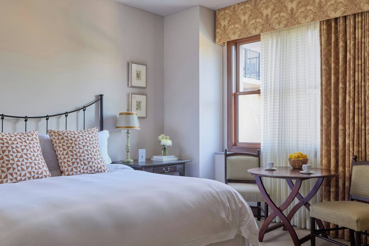 Egyptian cotton sheets, premium bedding, minibar, in-room safe