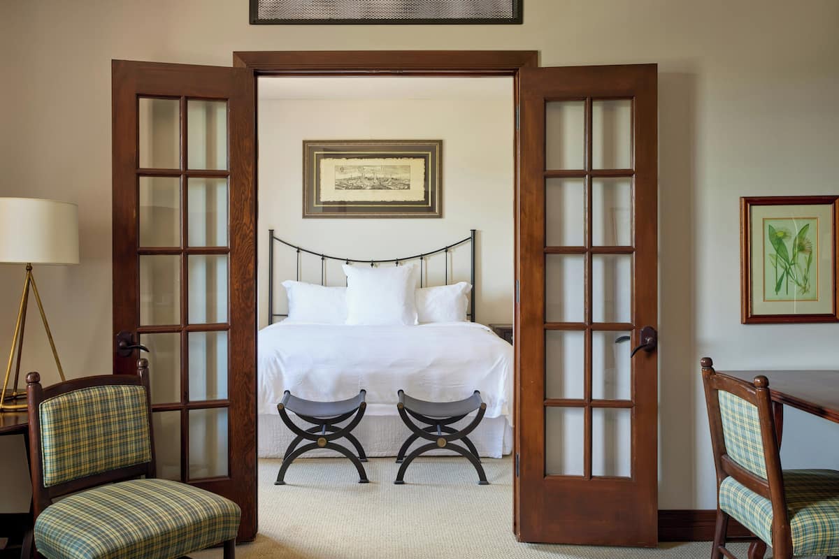Egyptian cotton sheets, premium bedding, minibar, in-room safe