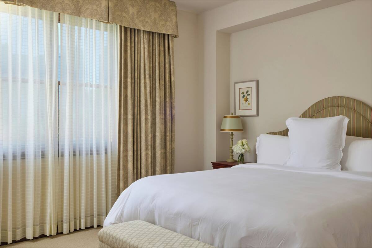 Egyptian cotton sheets, premium bedding, minibar, in-room safe
