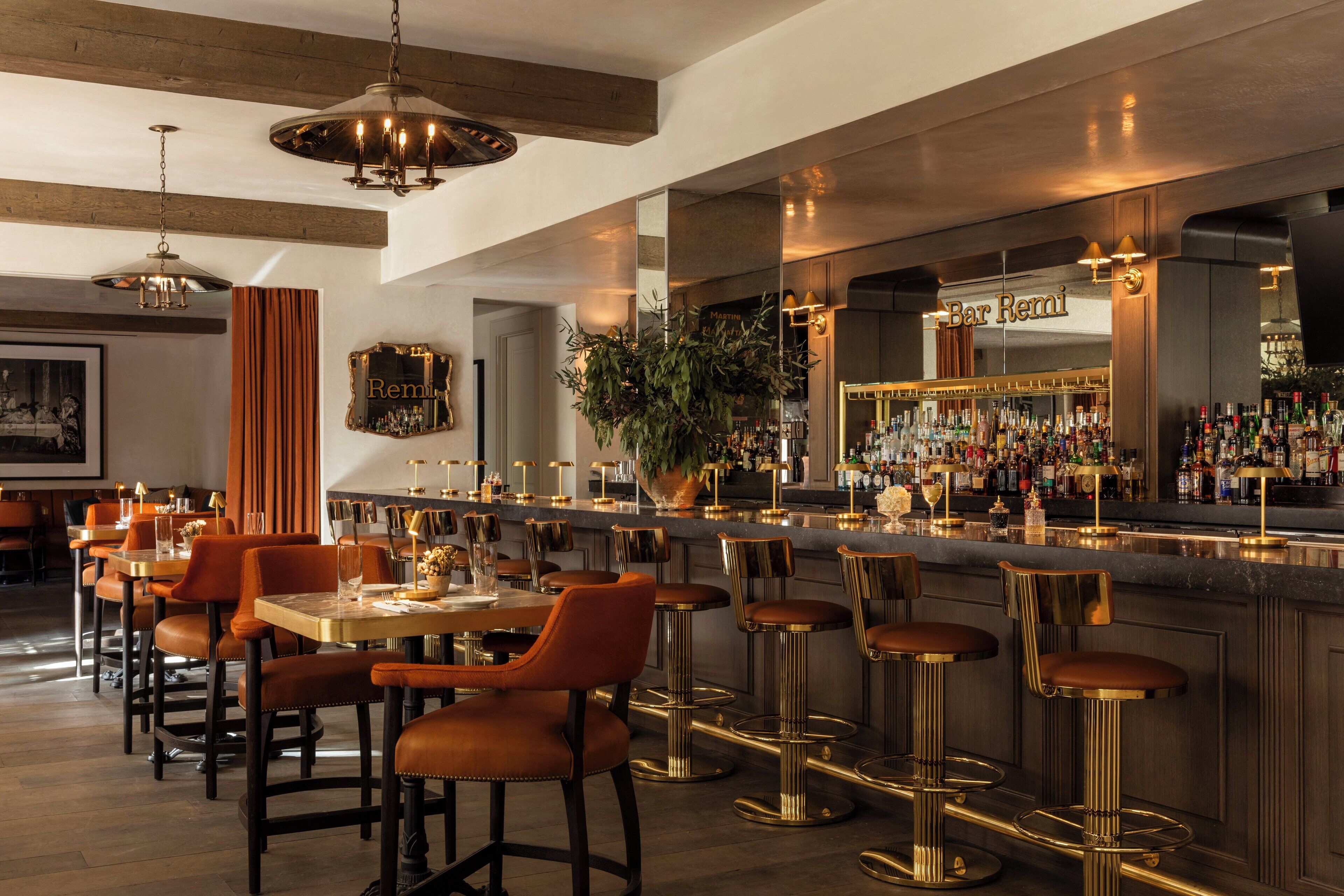 2 bars/lounges, poolside bar