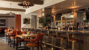 2 bars/lounges, poolside bar