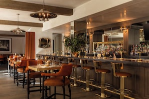 2 bars/lounges, poolside bar