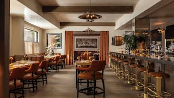 2 bars/lounges, poolside bar