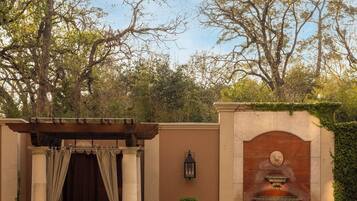 Outdoor pool, free pool cabanas, pool umbrellas