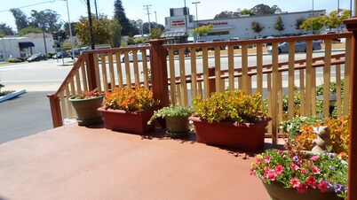 Hitching Post Studios Inn