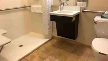 Ilmaiset hygieniatuotteet, hiustenkuivaaja, pyyhkeet