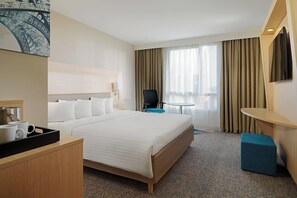 Hypo-allergenic bedding, minibar, in-room safe, desk - Courtyard by Marriott Paris La Defense West - Colombes (Colombes)