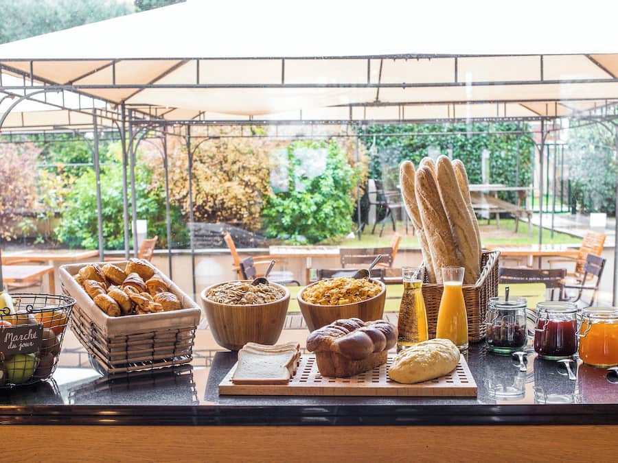 Se ofrece un desayuno completo todos los días (por un coste adicional)