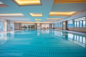 Indoor pool - Crowne Plaza Shanghai Fudan by IHG (Shanghai)