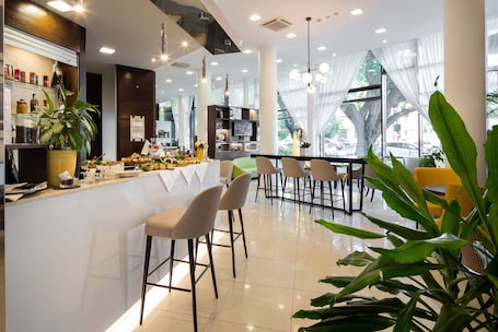 Bar (on property). Holiday Inn Turin Corso Francia by IHG