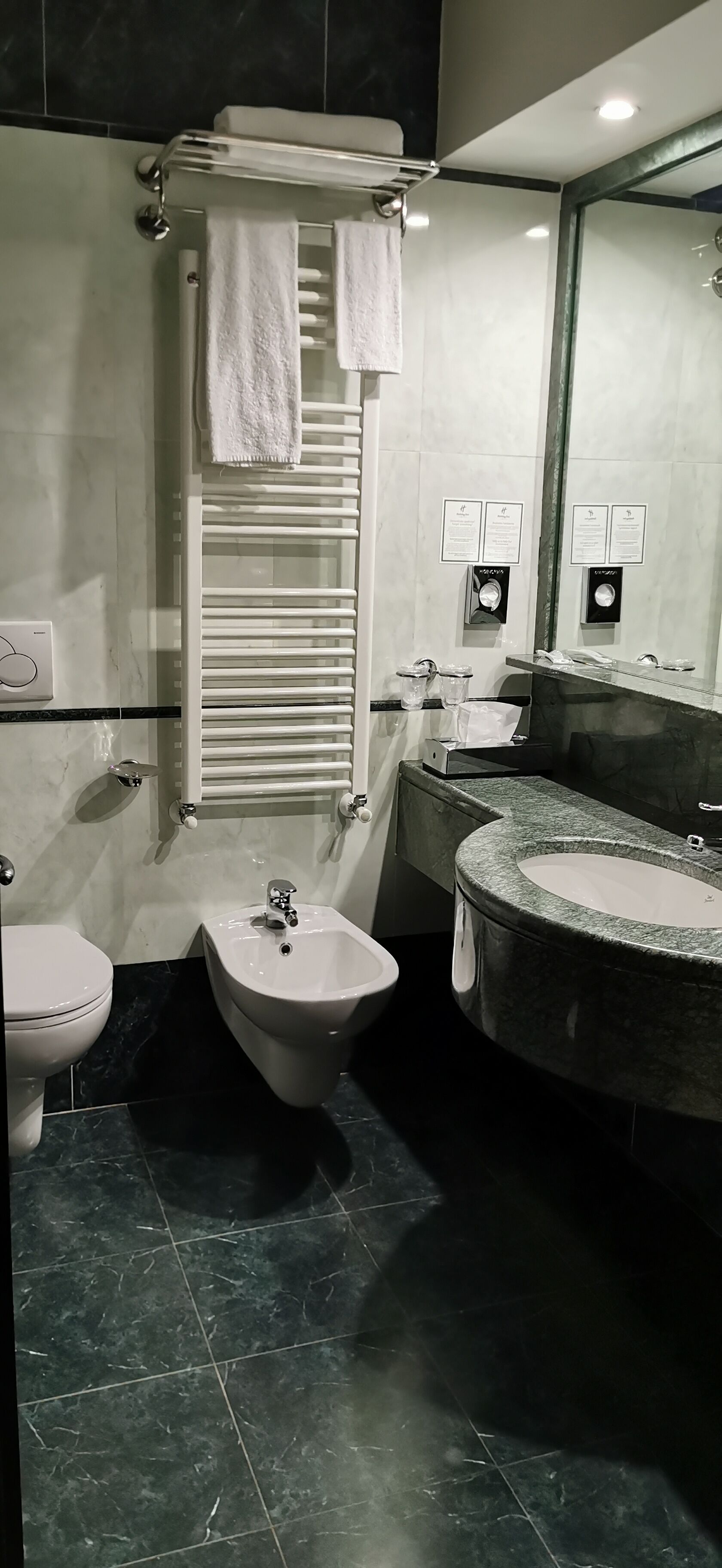 standard room | bathroom | combined shower/bathtub, hair dryer, bidet, towels