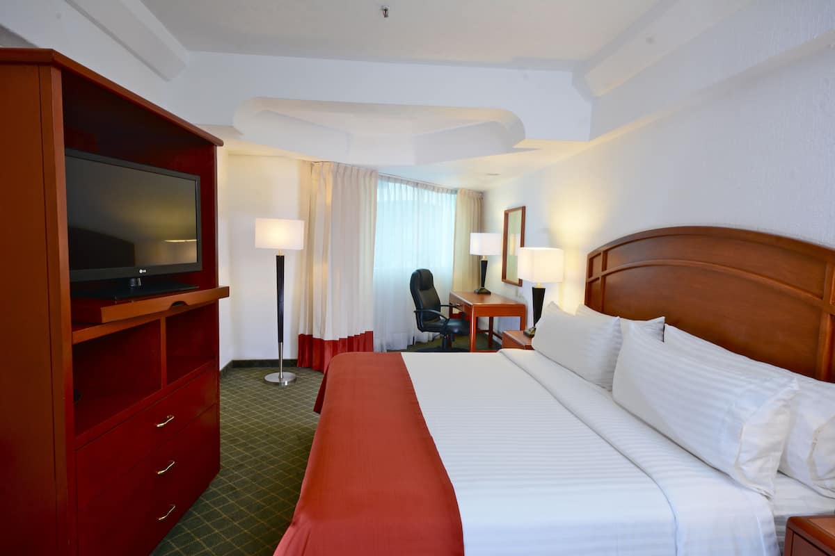 1 bedroom, in-room safe, desk, iron/ironing board