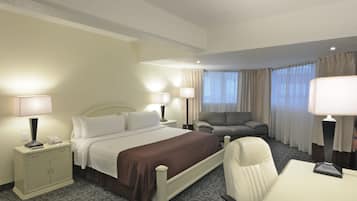 1 habitación, caja de seguridad en la habitación y escritorio