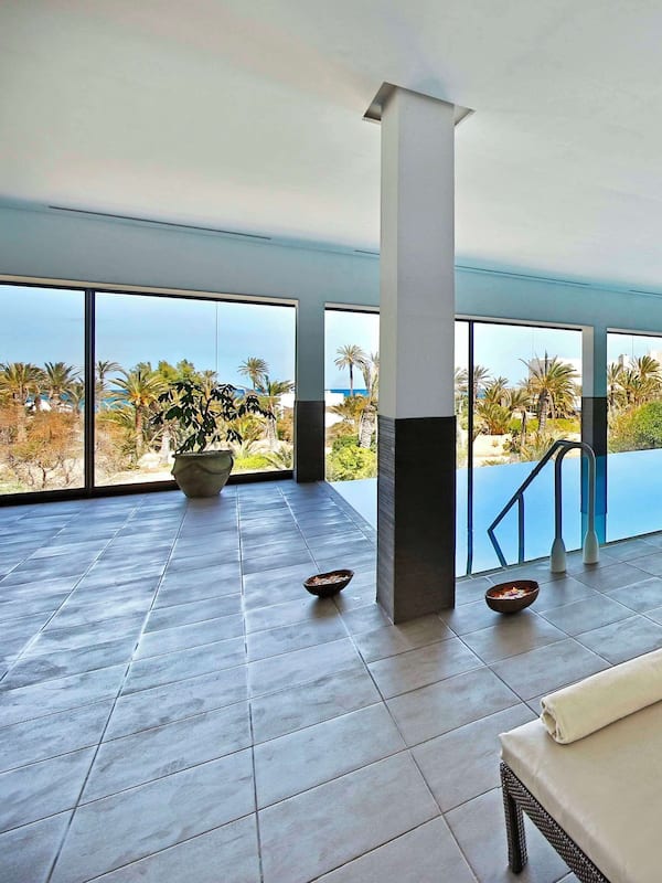 Couples treatment rooms, hot tub, steam room, Turkish bath