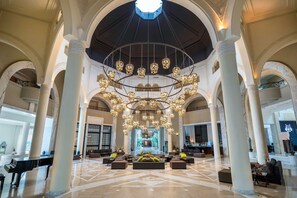 5 bars/lounges, beach bar - Radisson Blu Palace Resort & Thalasso, Djerba (Mezraia)