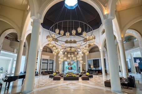 5 bars/lounges, beach bar. Radisson Blu Palace Resort & Thalasso, Djerba