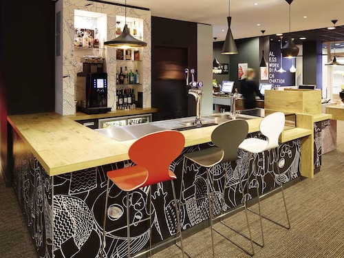 雷丁中心宜必思酒店