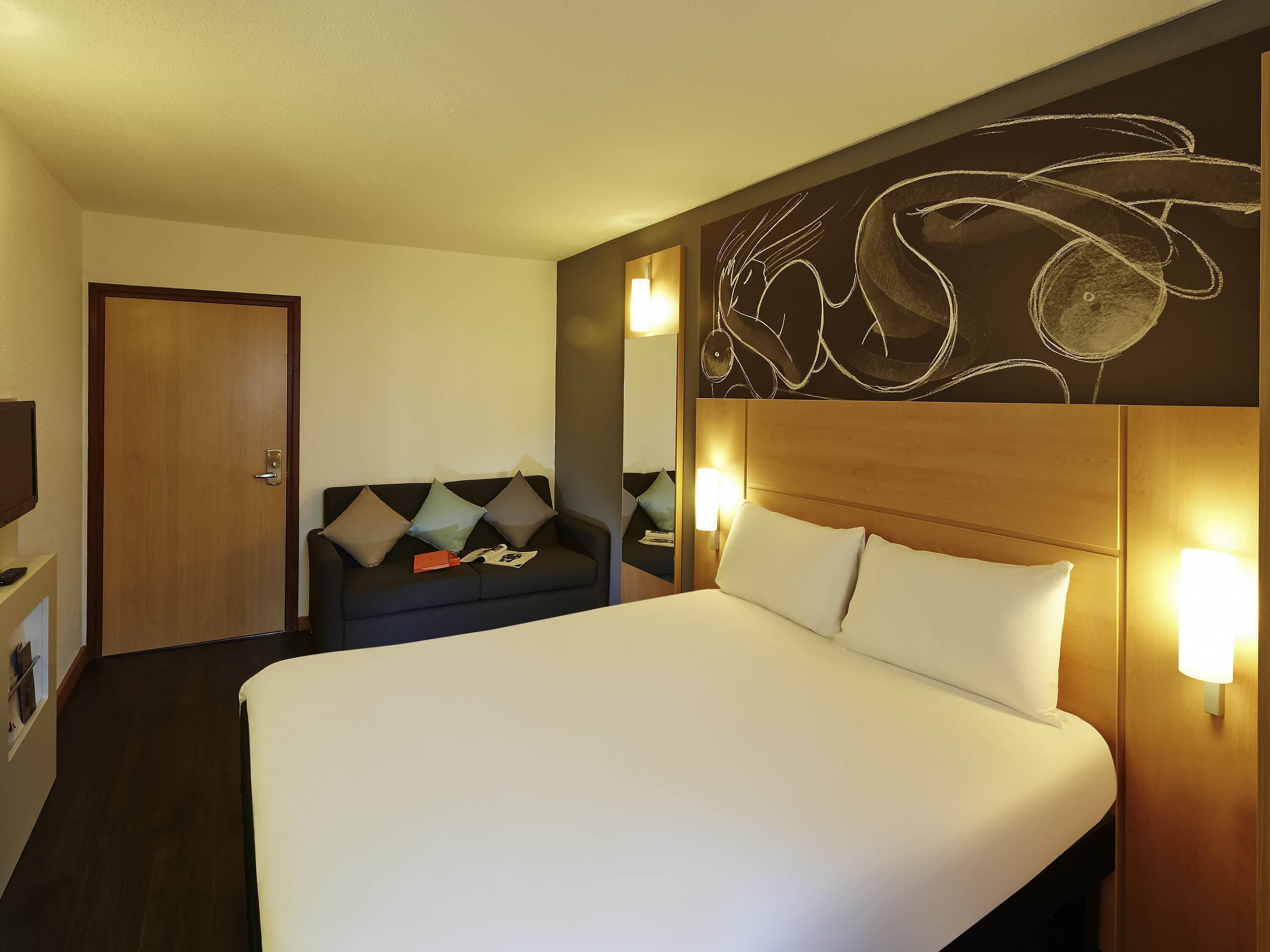 Ropa de cama hipoalergénica, escritorio y cortinas blackout 