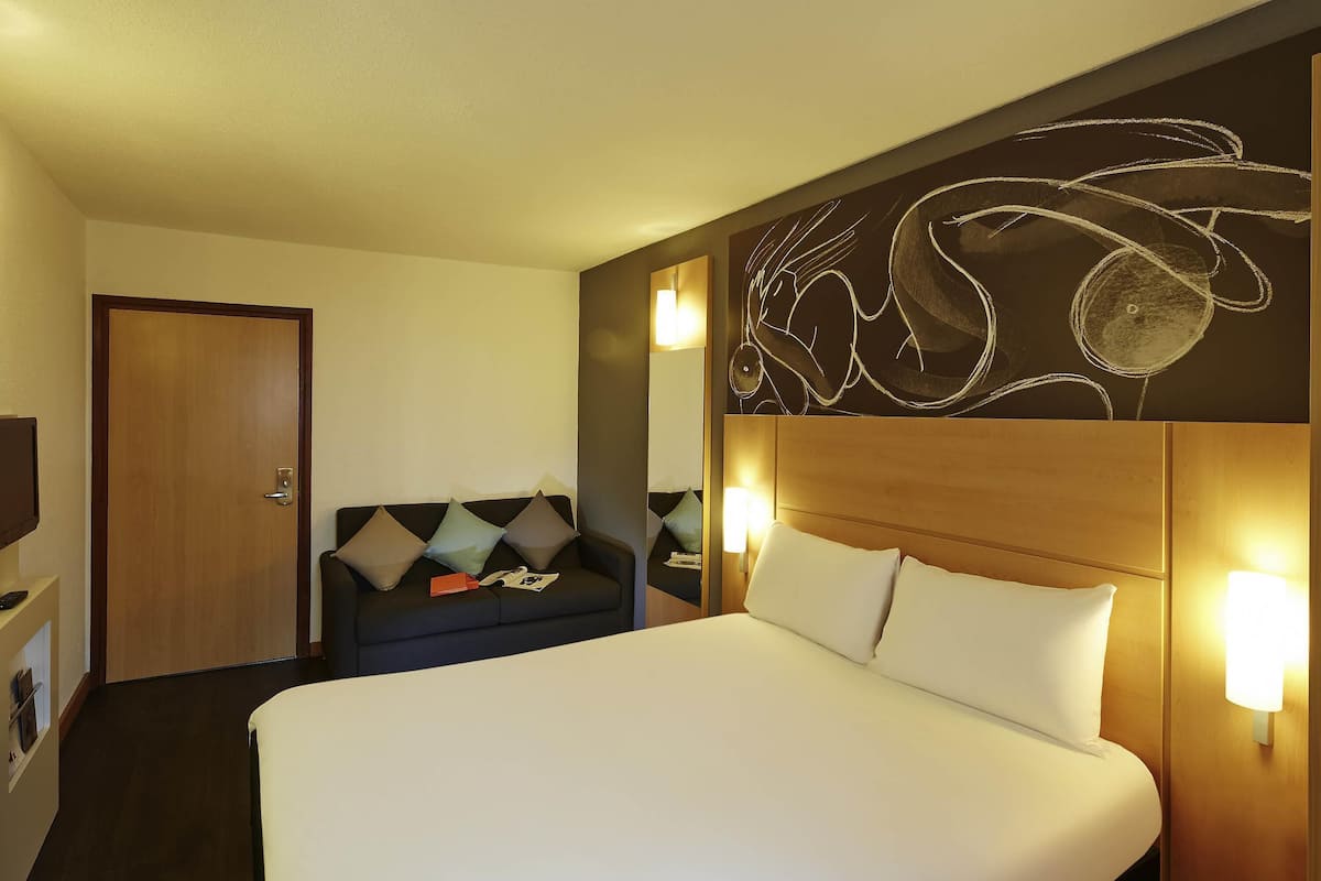 Double Room, 1 Double Bed | Hypo-allergenic bedding, desk, blackout drapes, soundproofing