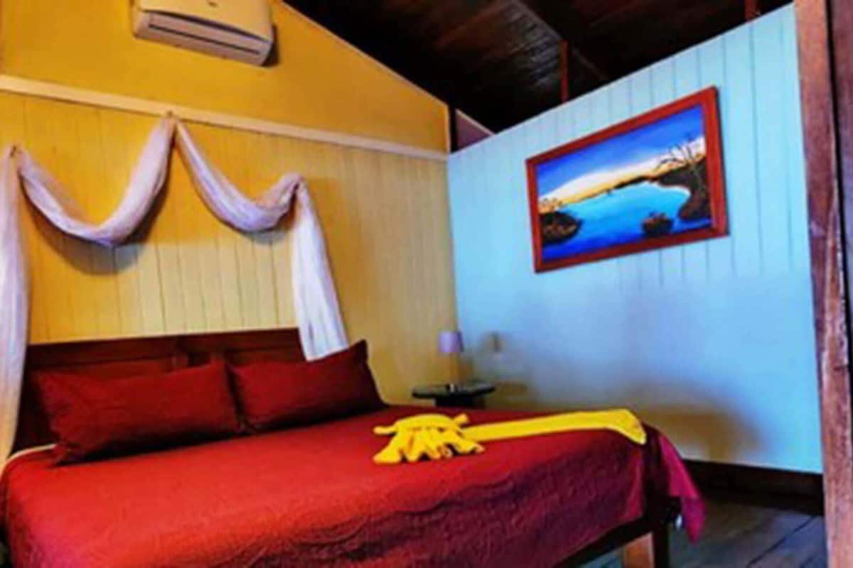 Desk, laptop workspace, free WiFi, bed sheets