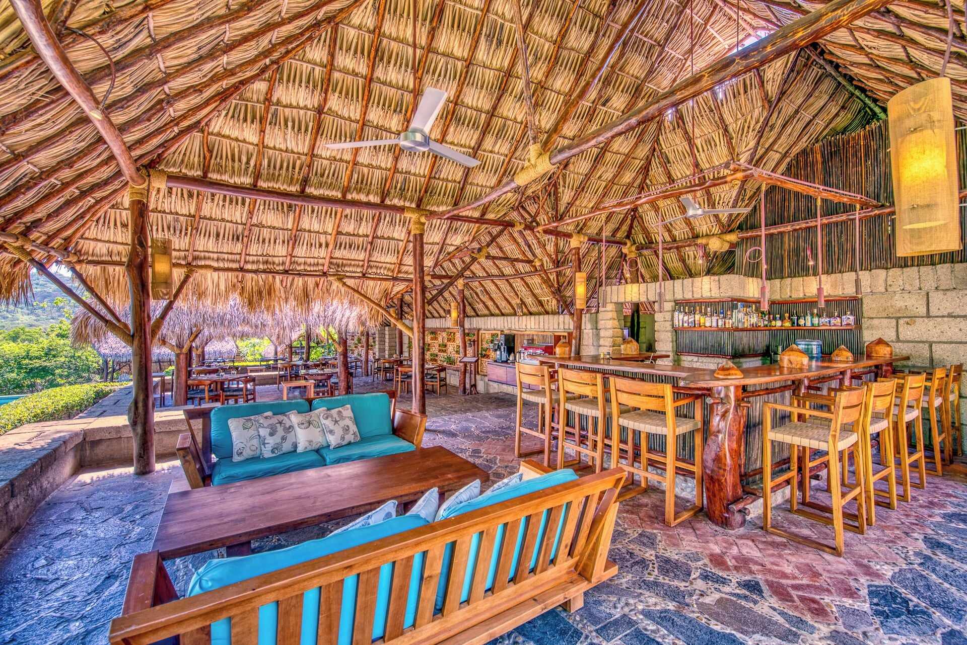 บาร์ริมสระว่ายน้ำ