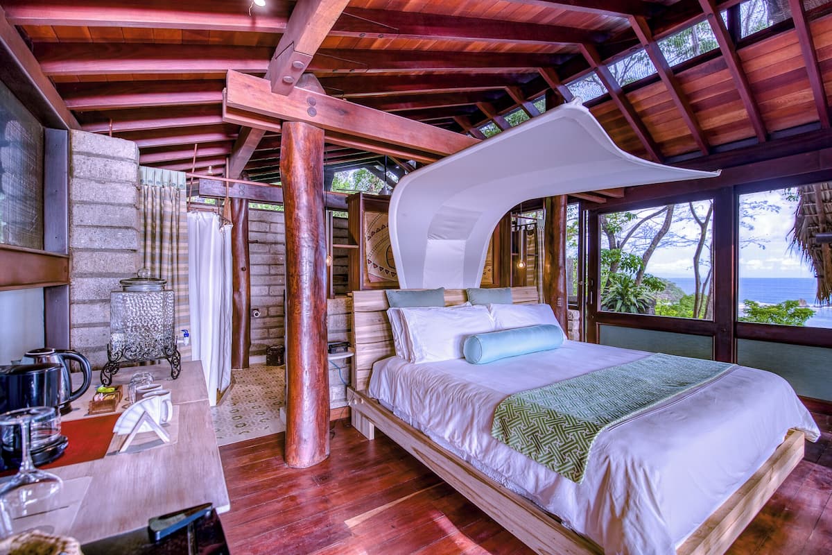 Ocean View Bungalow with Plunge Pool | Ropa de cama de alta calidad y edredones de plumas