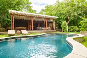 Comfort House, 3 Bedrooms, Beach View, Beachfront