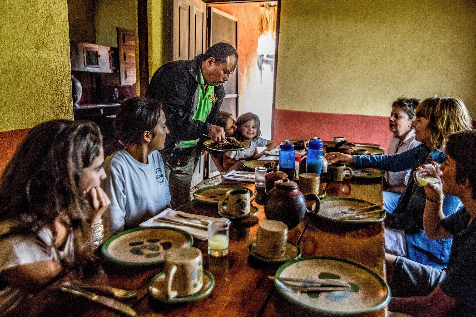 Petit déjeuner, déjeuner et dîner servis sur place, vue sur la plage