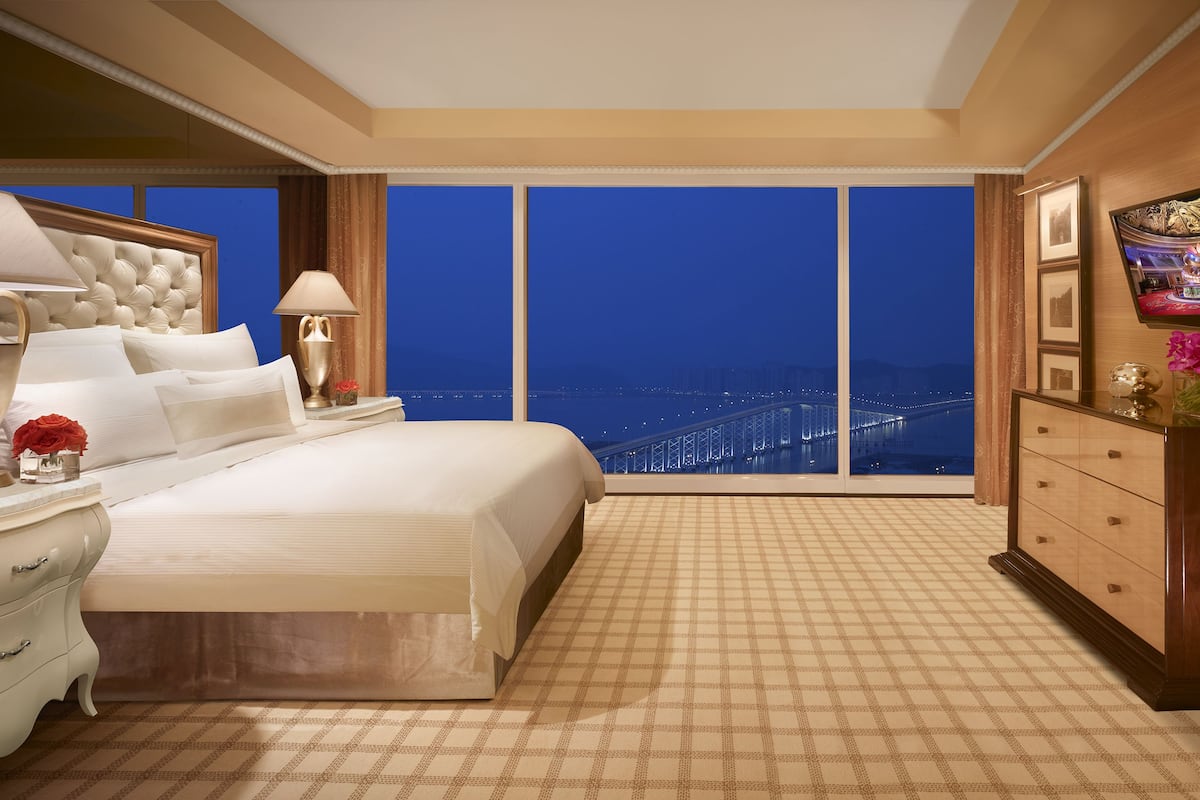 Suite, 1 camera da letto, vista città | 1 camera, biancheria da letto di alta qualità, minibar