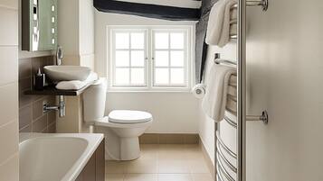 Junior Suite | Bathroom | Hair dryer, slippers, towels