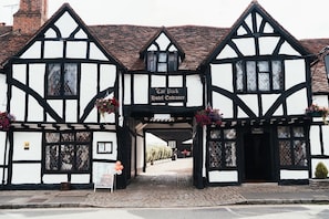 A traditional Tudor-style building with a sign reading "Can Park Hotel Entrance." - The Kings Arms Hotel (Amersham)