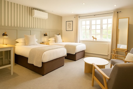 Executive Twin Room | Individually decorated, individually furnished, desk, laptop workspace