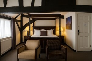 Decoración personalizada, muebles diferentes y escritorio 