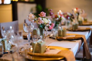 Indoor wedding - The Kings Arms Hotel (Amersham)