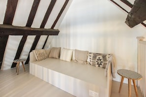 Suite | 1 bedroom, individually decorated, individually furnished, desk