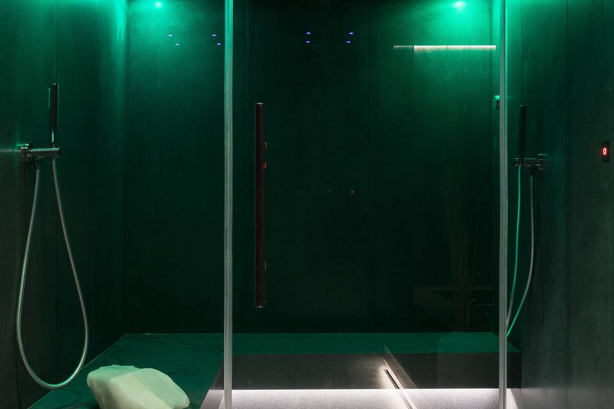 sauna, hot tub, steam room, body treatments, deep-tissue massages