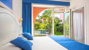 Minibar, Zimmersafe, Schreibtisch, Verdunkelungsvorhänge