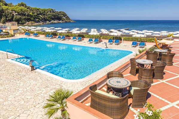 Seasonal outdoor pool, open 9:00 AM to 7:00 PM, pool umbrellas