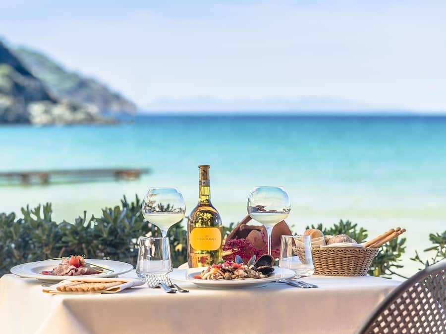 2 restaurants, serveren ontbijt, lunch, diner, Mediterrane gerechten