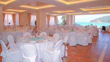 2 restaurantes, café da manhã, culinária mediterrânea