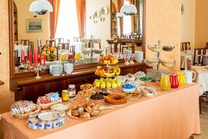 Breakfast (EUR 10 per person) - San Francesco (Assisi)