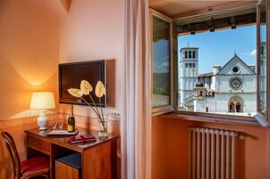 Ropa de cama de alta calidad y minibar 