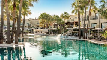 Ulkouima-allas, aurinkovarjoja, aurinkotuoleja