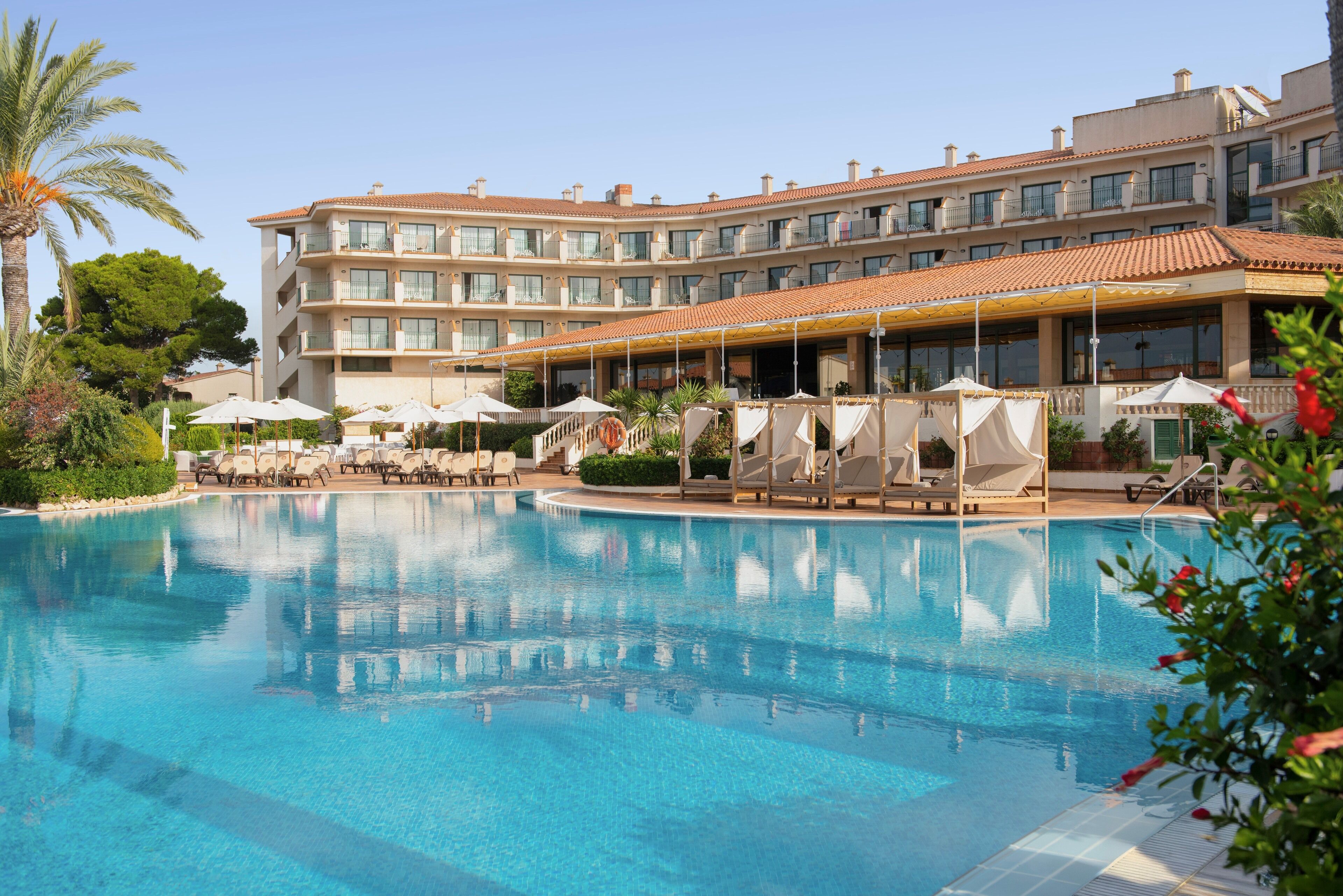 Innenpool, Außenpool, Liegestühle