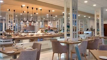 Breakfast, lunch, dinner served; international cuisine