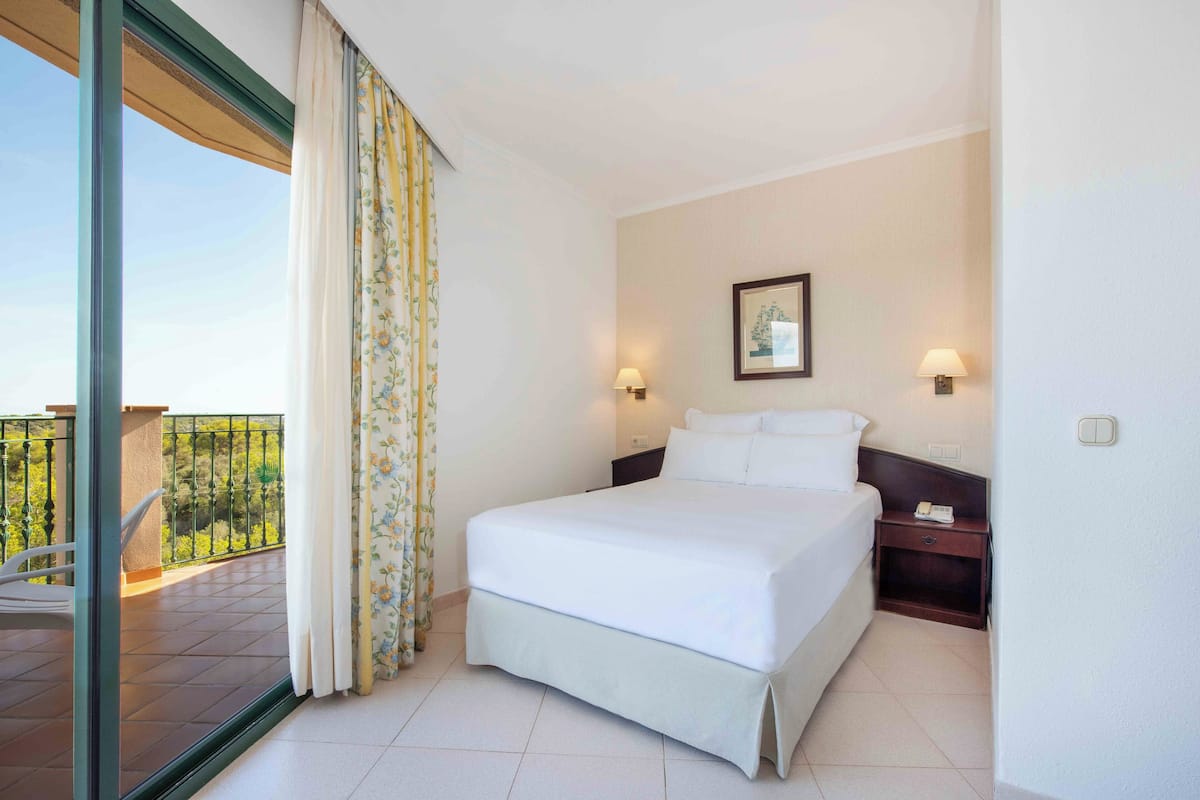 Single Room, Terrace | 1 bedroom, premium bedding, minibar, in-room safe