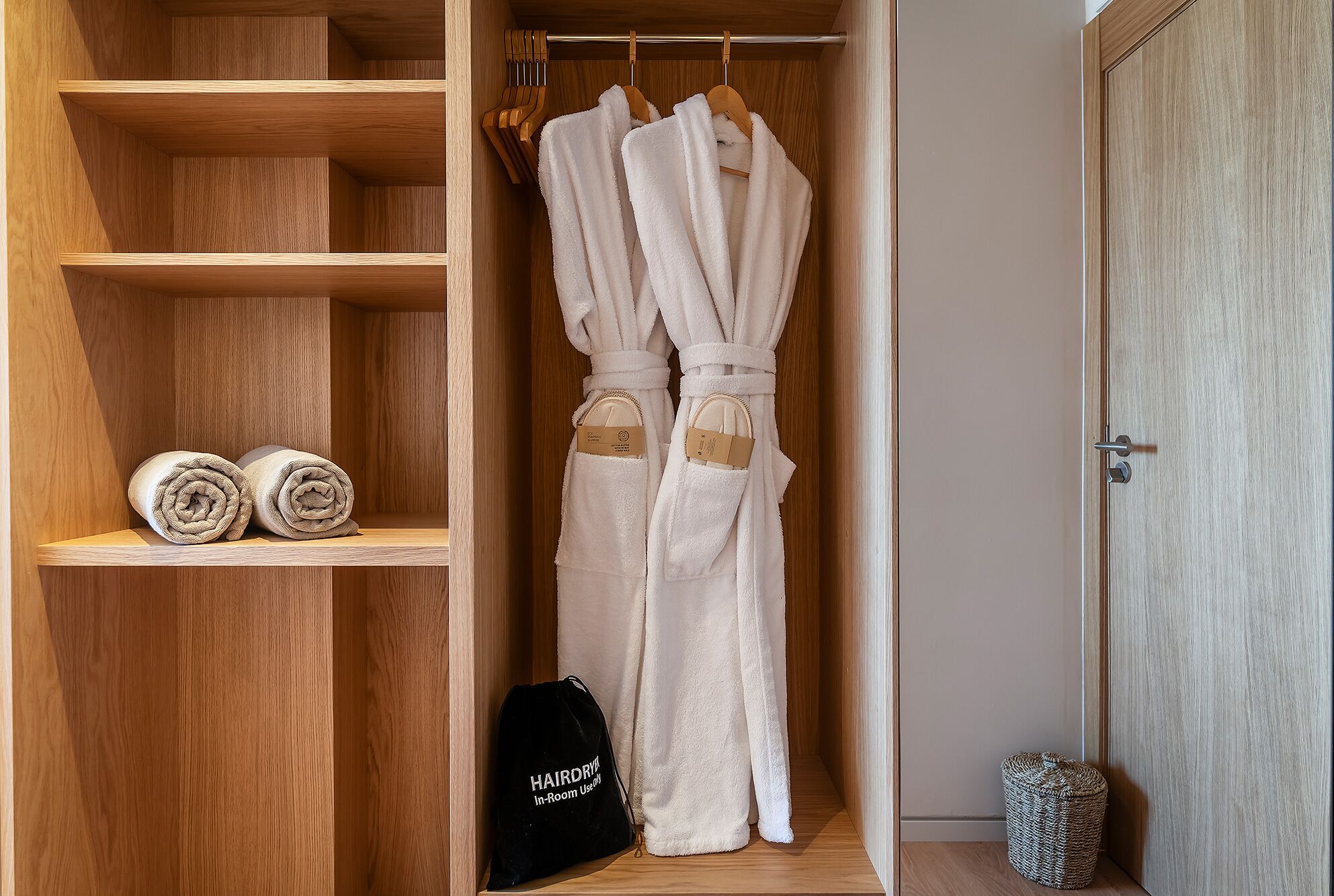 Armoire