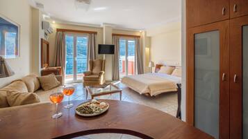 Superior Suite with Sea View | 1 bedroom, desk, blackout curtains, iron/ironing board