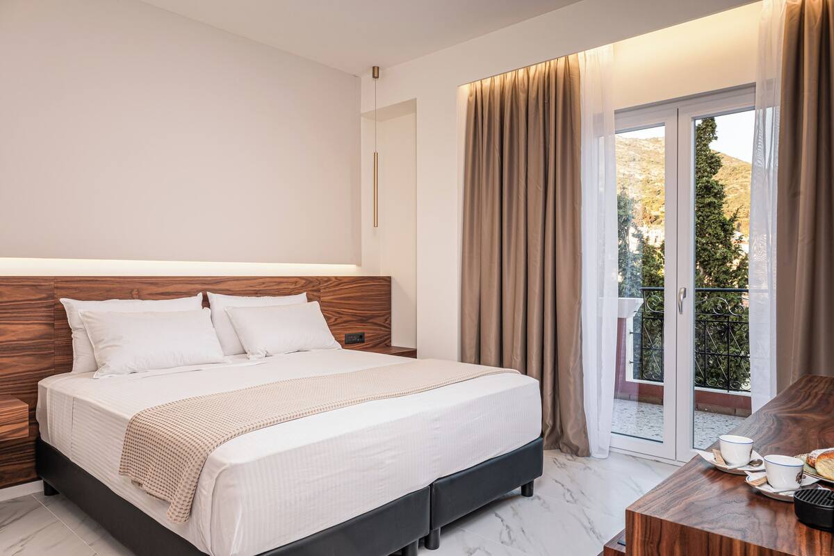 Deluxe Double or Twin Room with Side Sea View | Desk, blackout drapes, iron/ironing board (on request), WiFi (free)